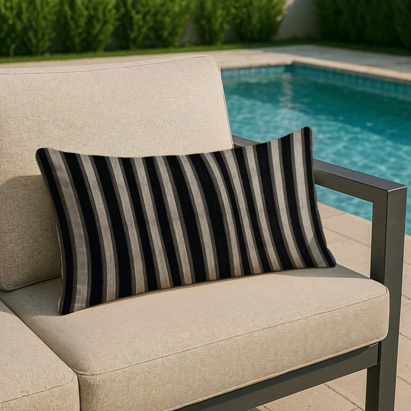 Coussin décoratif horizontal et extérieur à rayures horizontales, Ébène / gris clair, Rectangle H 18 po x l 25 po