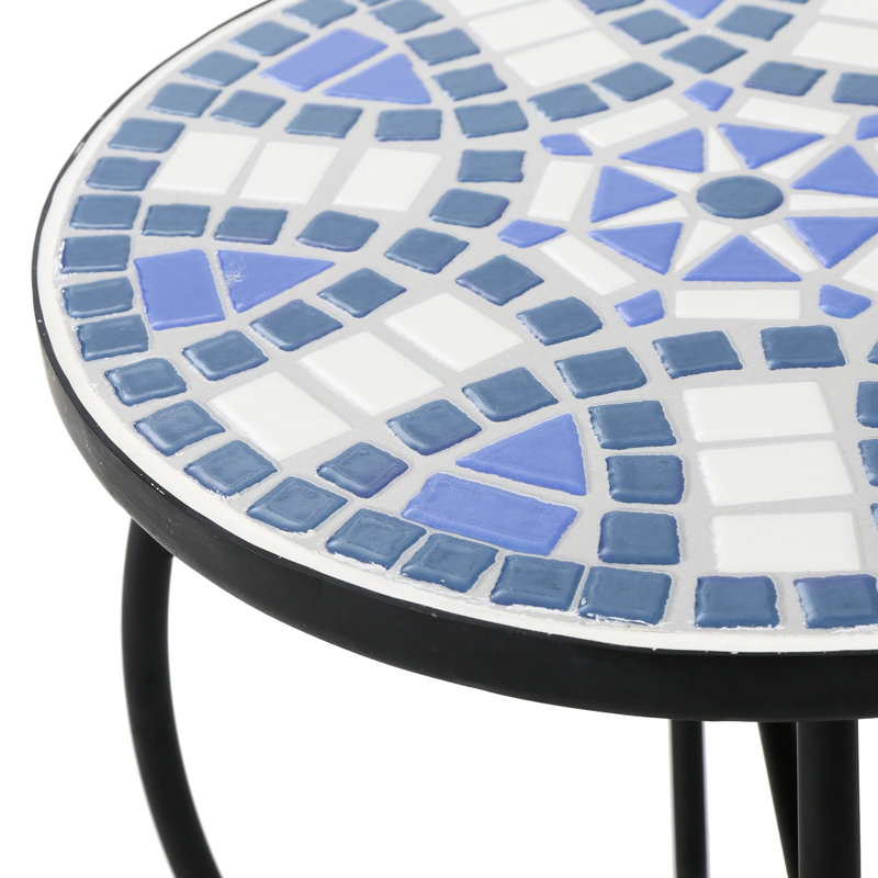 Table d'extérieur à la mode avec carrelage: carreaux de fer en céramique bleue et blanche: support de cadre