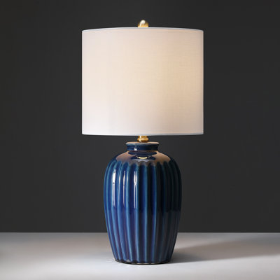 Lampe de table 21 po en céramique nervurée bleue avec abat-jour tambour