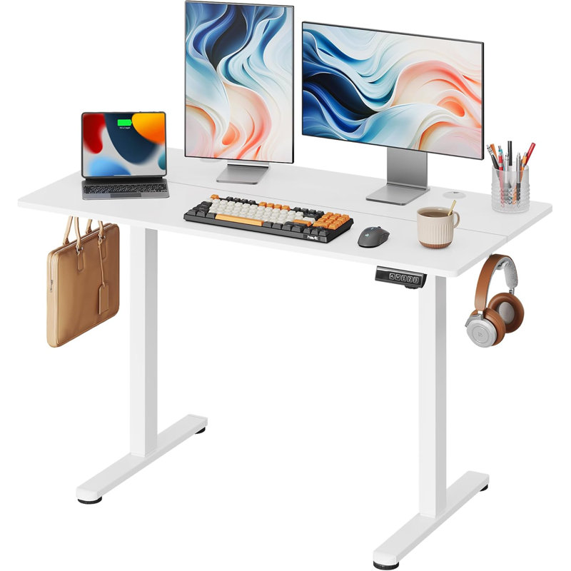 Bureau debout électrique DEVAISE, bureau à hauteur ajustable de 48 po x 24 po pour le bureau personnel, bureau ergonomique assis-debout avec crochet pour casque d'écoute, bureau d'ordinateur à 3 préréglages de mémoire, blanc