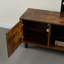 Console de style rétro avec armoire de rangement à pousser, convient à divers téléviseurs, idéale pour le salon et la chambre à coucher