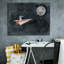  «Papier avion vers la lune» par Rachel Nieman, art mural sur toile, 34 po x 26 po