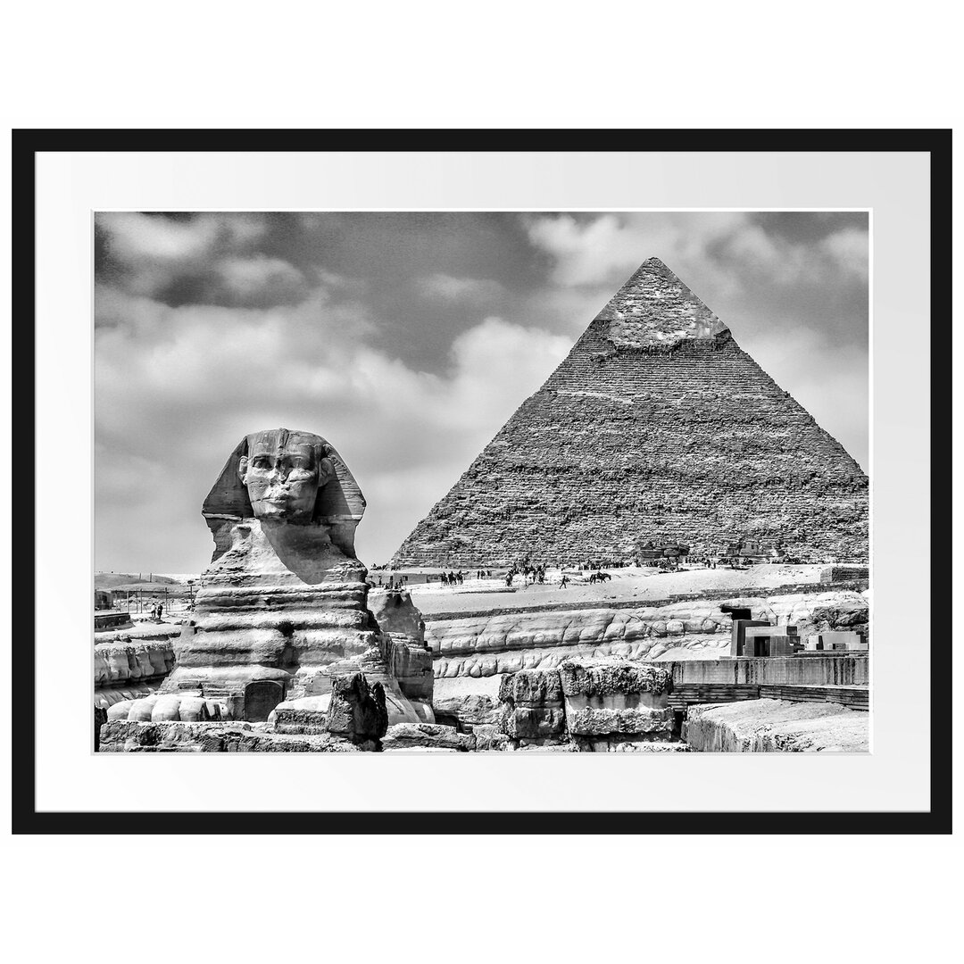 Gerahmtes Poster Sphinx von Gizeh mit Pyramide