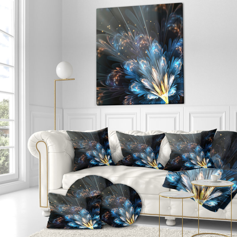 Fleur bleue avec détails dorés - coussin à imprimé floral, 16 po x 1 po, Coussin décoratif