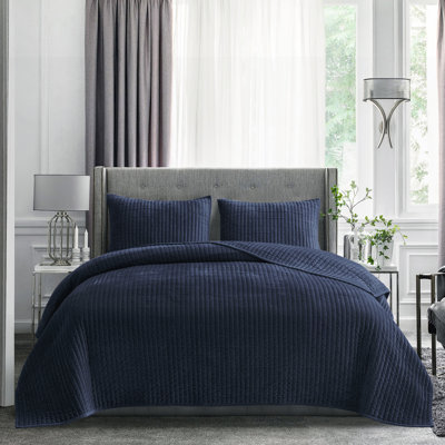 Wonderful Velvet 3-piece reversible quilt set