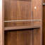L'armoire de cuisine 62,72 po en noyer, avec portes et tablettes, offre un espace de rangement supplémentaire pour votre armoire de rangement en noyer, à plusieurs niveaux pour rehausser le décor de la salle à manger-857216369