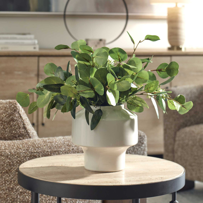 Vase et accent d'eucalyptus Uttermost Essence