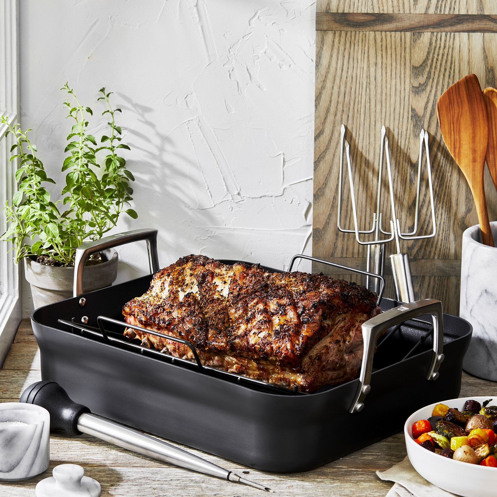 Zwilling Motion Nonstick Roaster with Rack