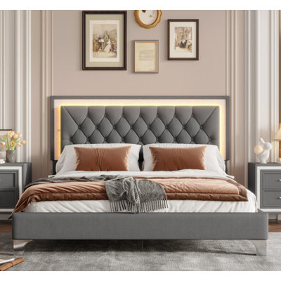 Grand lit plateforme tapissier gris en velours - Design moderne avec lumières DEL et tête de lit capitonnée | Confortable et élégant, aucun sommier n'est requis