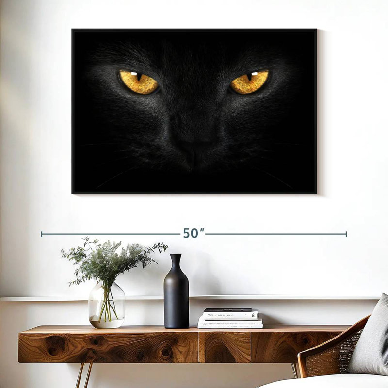 Chat aux yeux jaunes, Cadre flottant noir, 40 po x 27 po