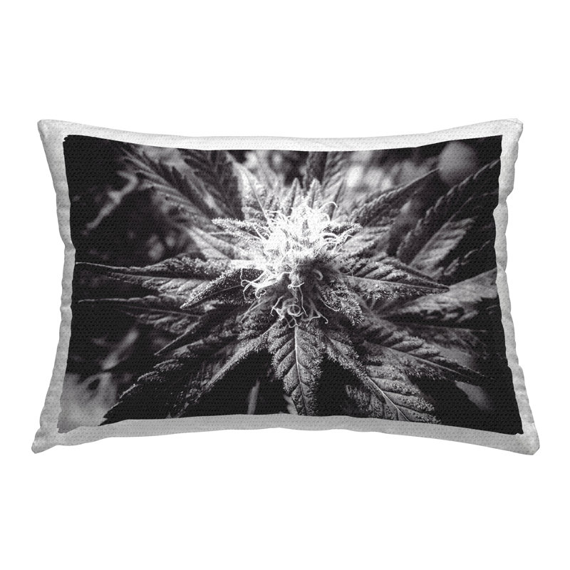 Coussin d'extérieur à imprimé fleurs foncées foncé