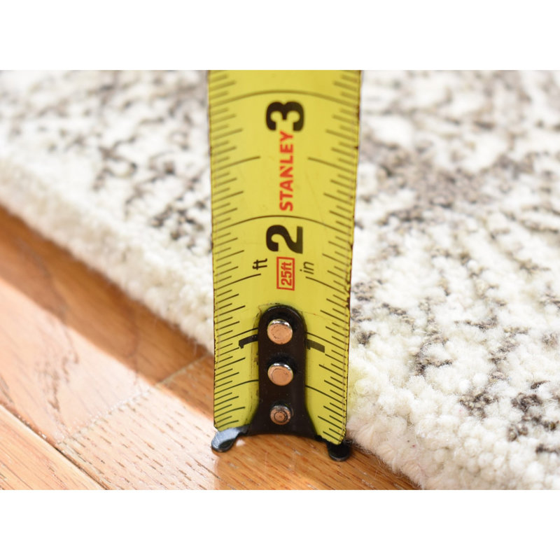 Tapis ivoire carré nouvel âge en soie 2 pi 1 po x 2 pi 1 po Sophéya