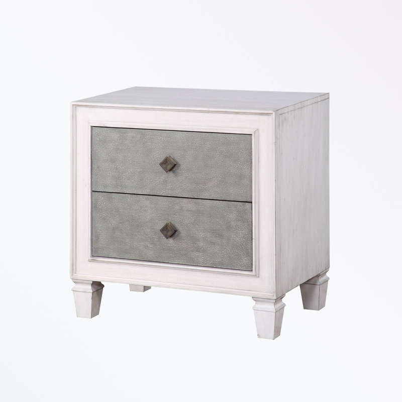 Table de chevet à structure en bois avec deux tiroirs et poignées en métal