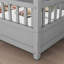 Lit en bois gris avec toit de maison et clôture stable stable