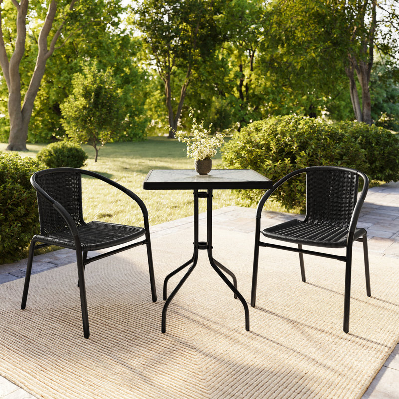Table carrée en verre métallique de 23,5 po avec 2 chaises empilables en rotin Boswell