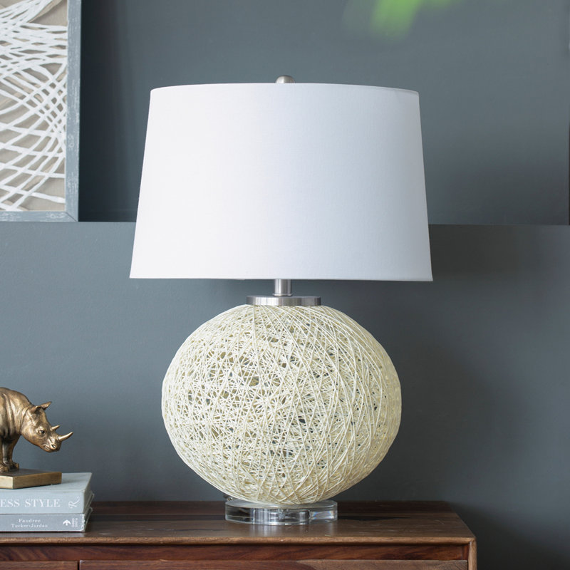 Lampe de table avec base en papier beige P16,1 po x H26 po