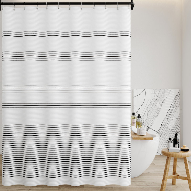 Rideau de douche à rayures Drapeau avec crochets inclus, Noir / blanc
