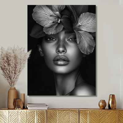 Portrait de femme noir et blanc floral photo II - mode, décoration murale en métal