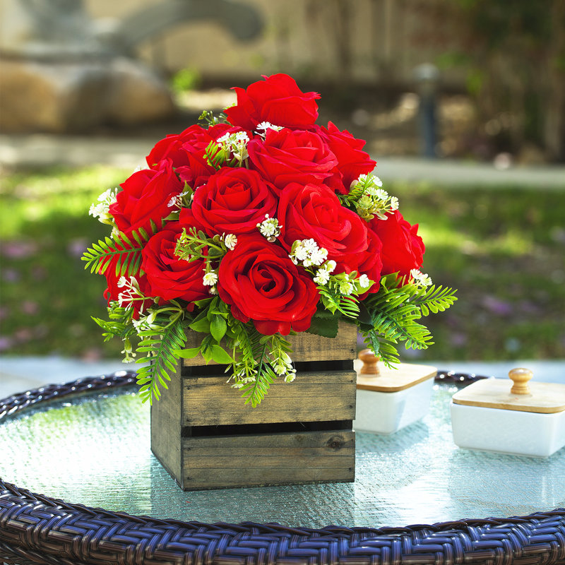 Arrangement de fleurs mixtes à 18 têtes avec jardinière en bois, Rouge