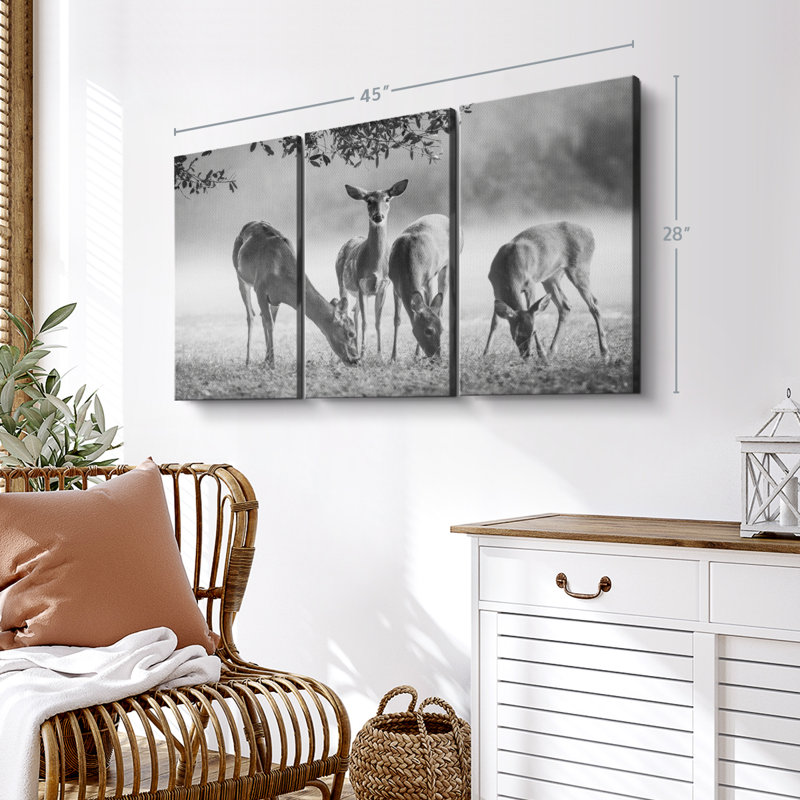 «Vigilant Grazing Deer» sur, H 28 po x l 45 po