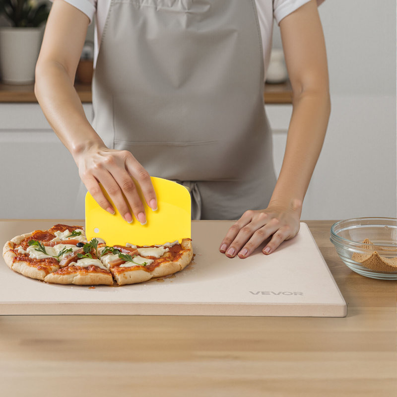 Pierre à pizza rectangulaire 51 x 36 x 1,7 cm, en cordiérite résistante à la chaleur jusqu'à 800 °C, extra large, avec racloir, idéale pour le barbecue, la cuisson du pain et des pizzas, et conçue pour le four.