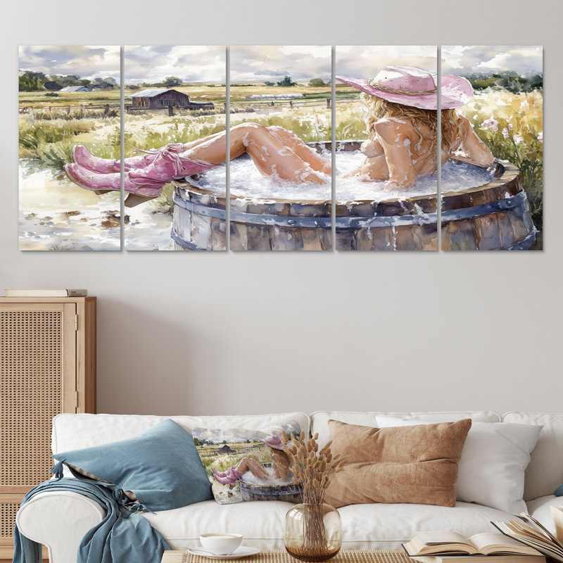 Cowgirl qui prend un bain dans un baril de ferme VII - ensemble d'art mural Cowgirls, H 32 po x l 80 po