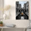 «Yellow Boat Under Stone Bridge» en noir et blanc, art mural sur toile-132732984