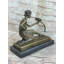 Sculpture fille Falken Chipare avec perroquet