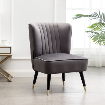 Chaise d'appoint rembourrée en velours gris - Rembourrage en mousse épaisse, conception incurvée, coutures doublées, pieds en bois d'hévéa massif avec extrémités en métal plaqué or pour la décoration de la maison