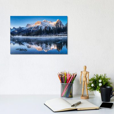 «Golden Light Over Icy Waters», reproduction d'art sur toile tendue