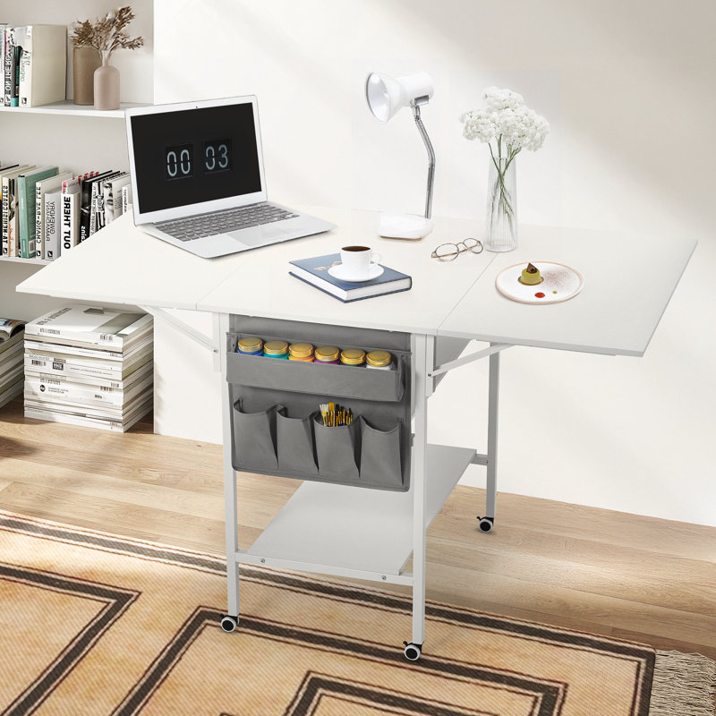  Table de bricolage pliable avec rangement, table de couture mobile avec 2 tablettes et poche latérale, table pliante Home Hobby pour salle de bricolage, hauteur fixe, blanc