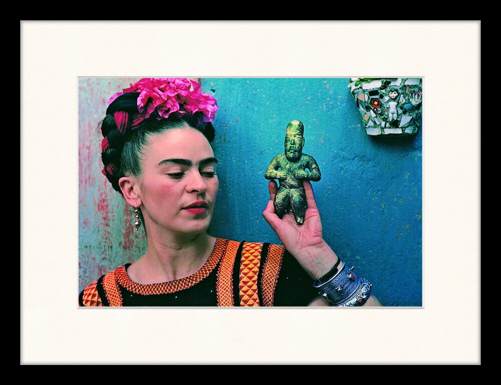 Gerahmtes Poster Frida Kahlo durch die Linse von Nickolas Muray