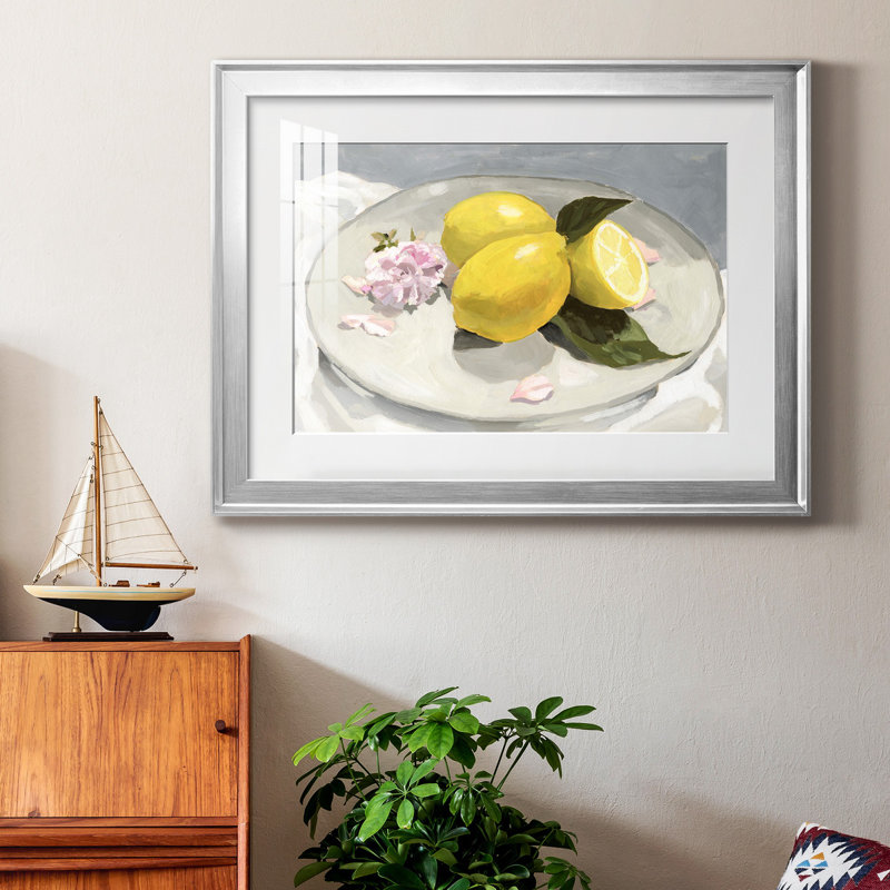 «Lemons On A Plate II», reproduction encadrée de qualité supérieure - prête à être accrochée, Argent