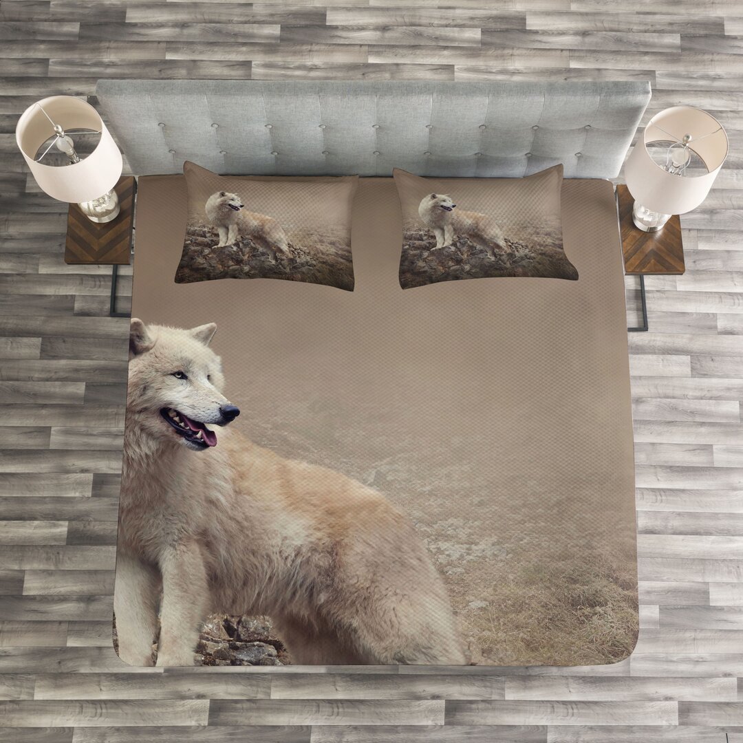 Gestepptes Bettdecken-Set, White Wolf auf den Felsen, Tier, Warm Taupe