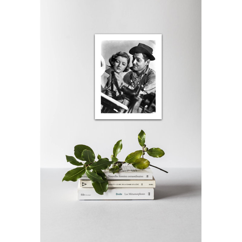 Clark Gable et Myrna Loy regardant une image négative - photographie non encadrée, H 10 po x l 8 po