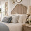Grand lit à panneau avec pieds tournés Elegant-703471409