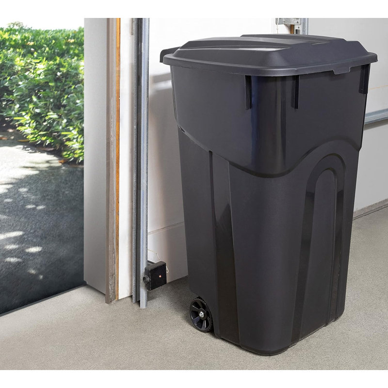 United Solutions 32 Gallon Wheeled Outdoor Trash Cans with Lids, Black