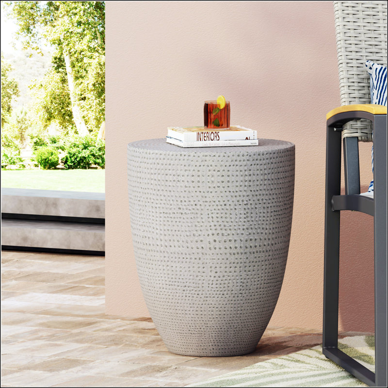 Table d'appoint d'extérieur en béton léger, conception moderne pour une utilisation polyvalente et une portabilité facile