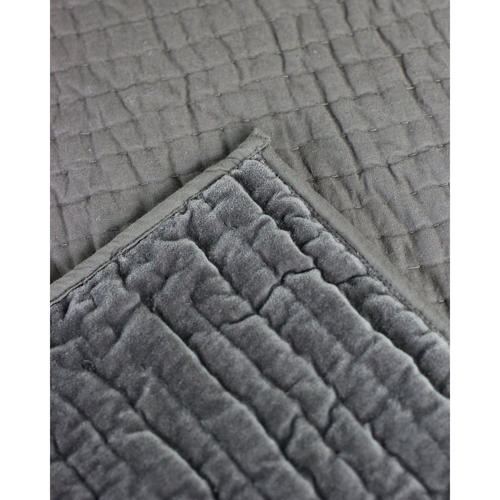 Chambord Cotton Quilt Set, Queen Quilt + 2 Standard Shams, Dark Gray
