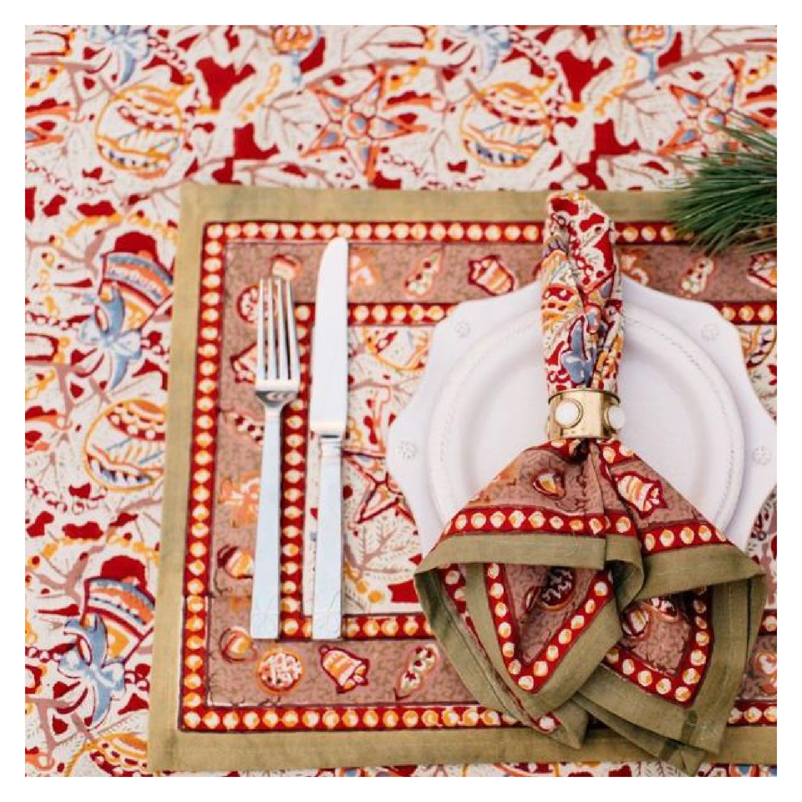 Woodbridge Green/Red/White Placemat 15" x 18"