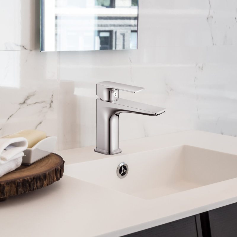 Single-handle Bathroom Faucet with Drain Assembly