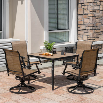 Ensemble de table de salle à manger pour patio avec trou de parasol et chaises pivotantes