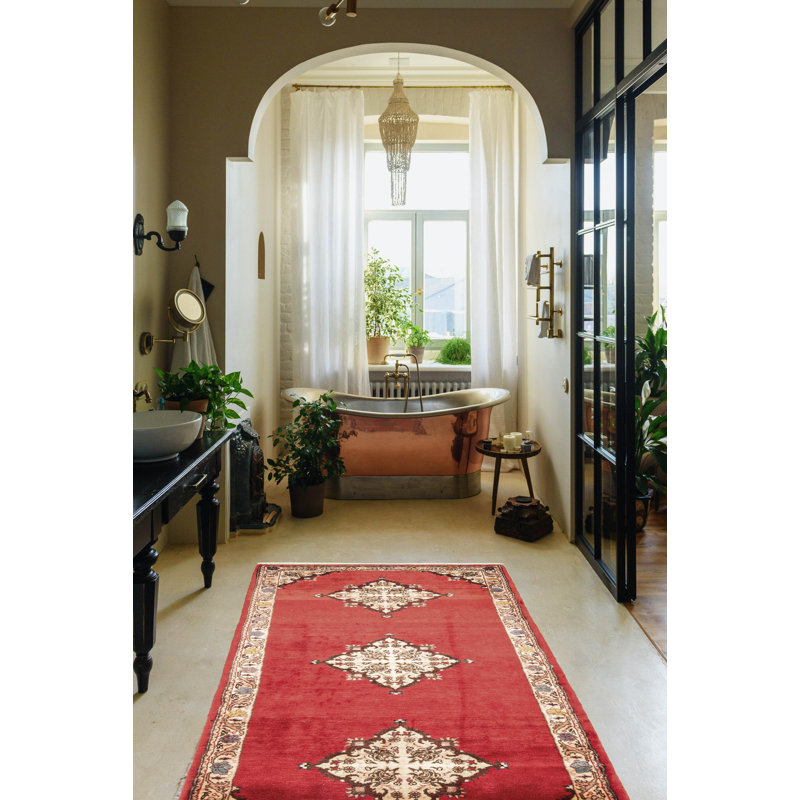 Tapis rouge Kayseri 2 pi 9 po x 6 pi 7 po