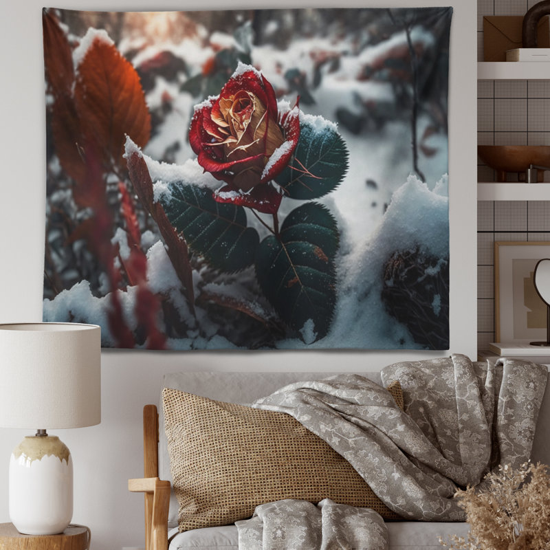 Tapisserie en polyester avec une fleur rose rouge en hiver III, H 32 po x l 39 po