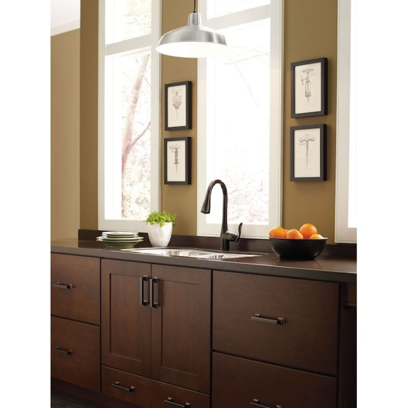 Robinet de cuisine rétractable à poignée unique avec fonctions Power Boost et Reflex de Moen Arbor, Bronze frotté à l'huile