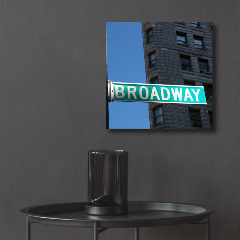 «NYC Broadway» par Nina Paponcek, H 12 po x l 12 po x P 0,13 po