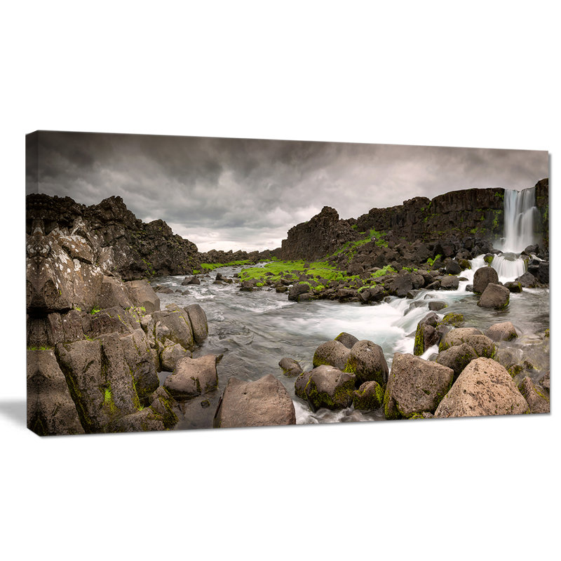 « spectaculaire oxarafoss cascades », reproduction de photo sur toile tendue, H 16 po x l 32 po x P 1 po