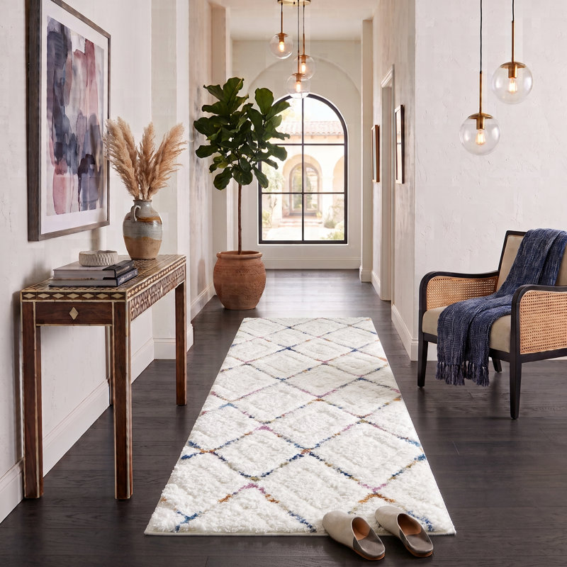 Tapis géométrique blanc cassé Lola, Tapis de couloir 2 pi 7 po x 8 pi