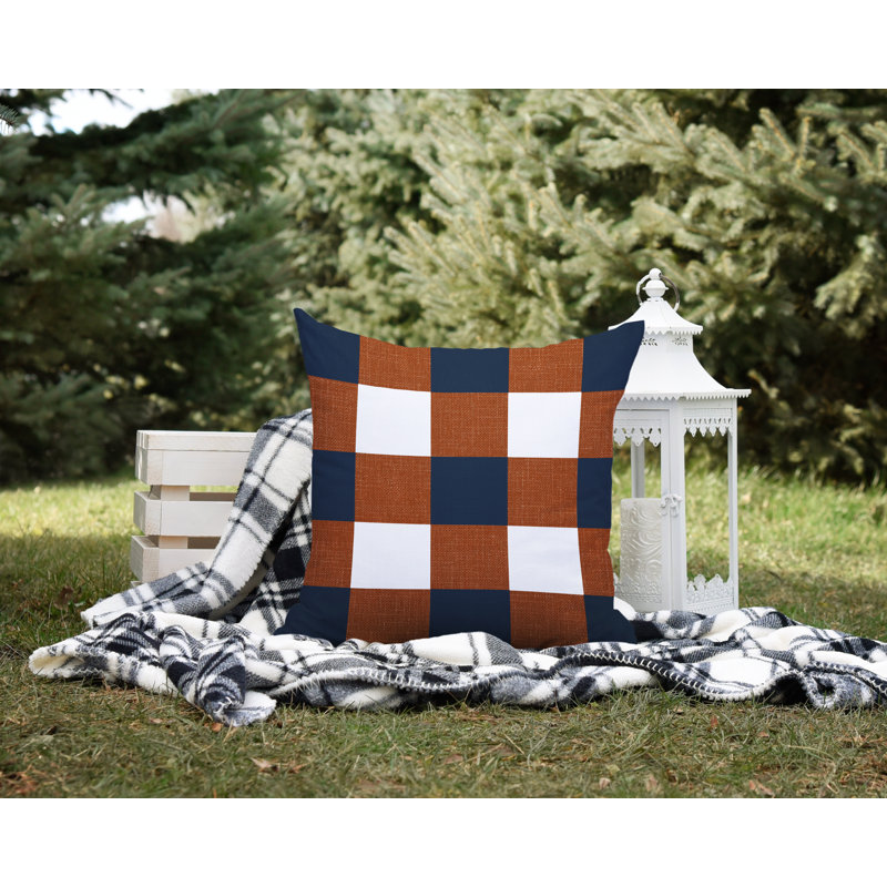 Coussin intérieur / extérieur Jeb Farm House, L 17 po x H 17 po, Orange brûlé / bleu marine