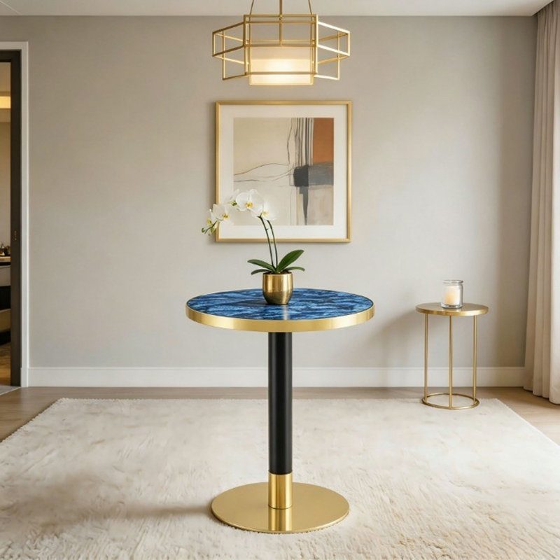 Table de bistro Mid-Century ronde, table d'appoint bleu émeraude de 23,6 po avec base en métal noir et doré, petite table de salle à manger ultra-brillante en fausse pierre UV, table basse design unique pour appartement.